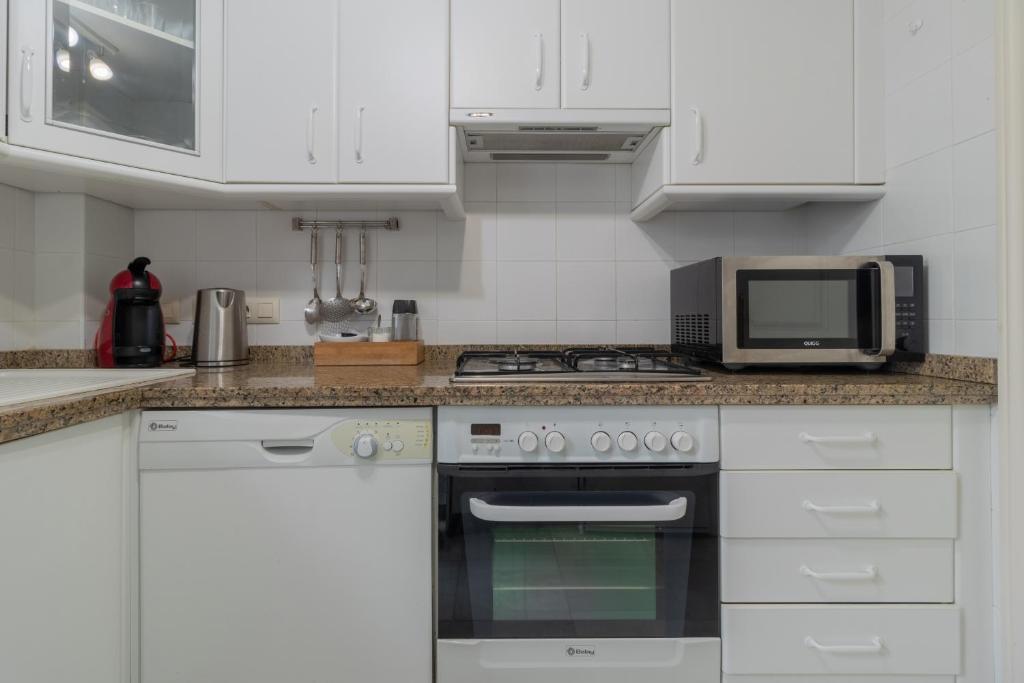 A kitchen or kitchenette at Cordoba COol Vailima