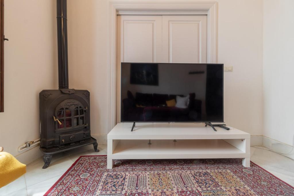 A television and/or entertainment centre at Cordoba COol Vailima