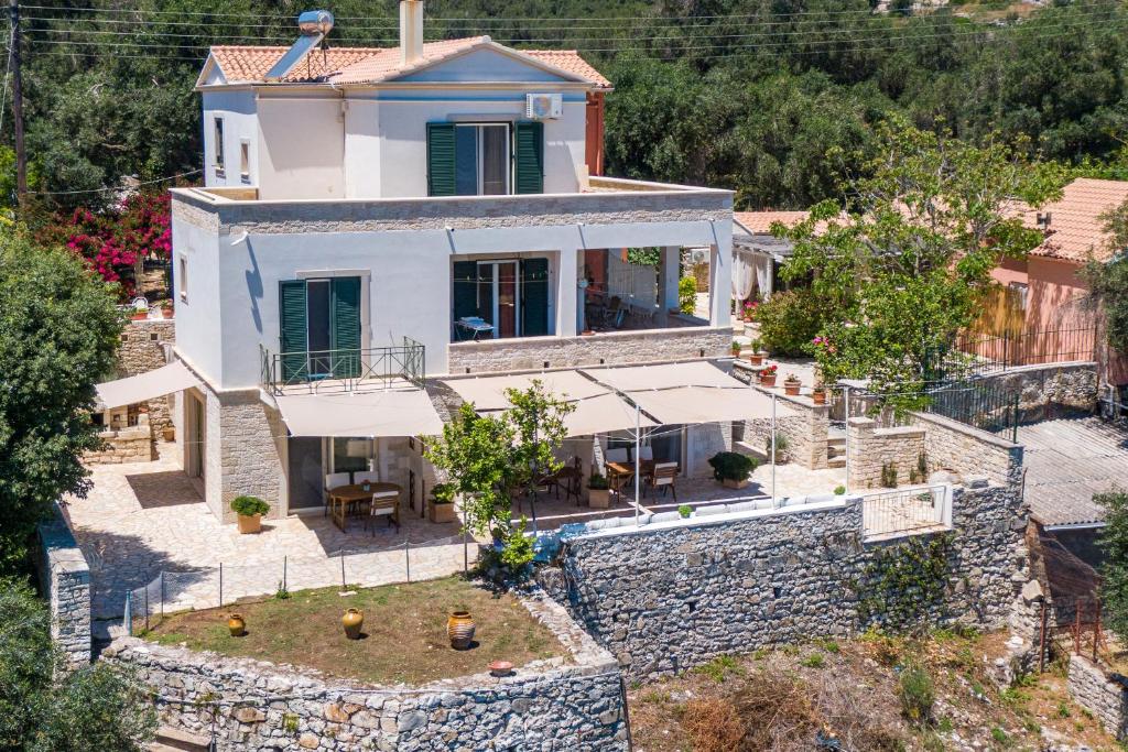 an aerial view of a villa with a stone wall at Casa Di Sebastian in Gaios