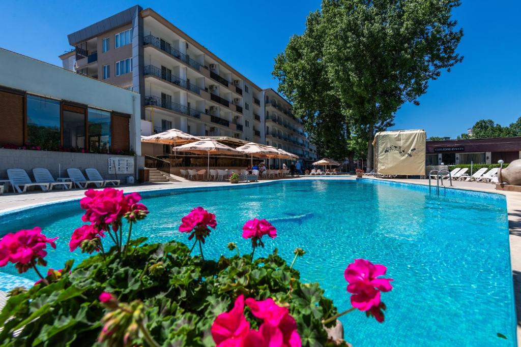 Bazén v ubytování Complex Modern All Inclusive Mamaia nebo v jeho okolí