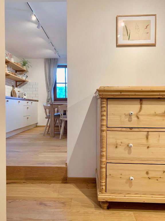 a wooden dresser in a room with a kitchen at VOM REITER, Ferienwohnung am Bauernhof mit Bergblick und privater Infrarotkabine, Inklusive Sommercard in Schladming