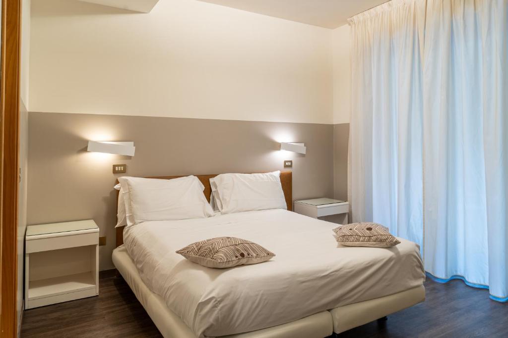 Postel nebo postele na pokoji v ubytování Hotel Désirée - Garda Lake Collection