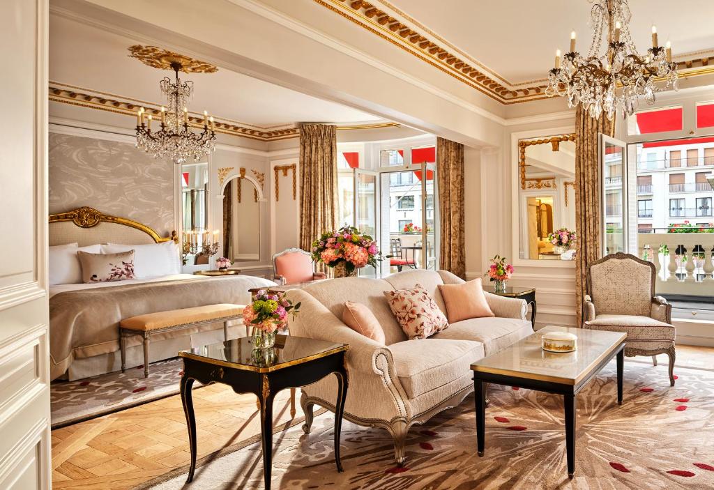 Posezení v ubytování Hôtel Plaza Athénée - Dorchester Collection
