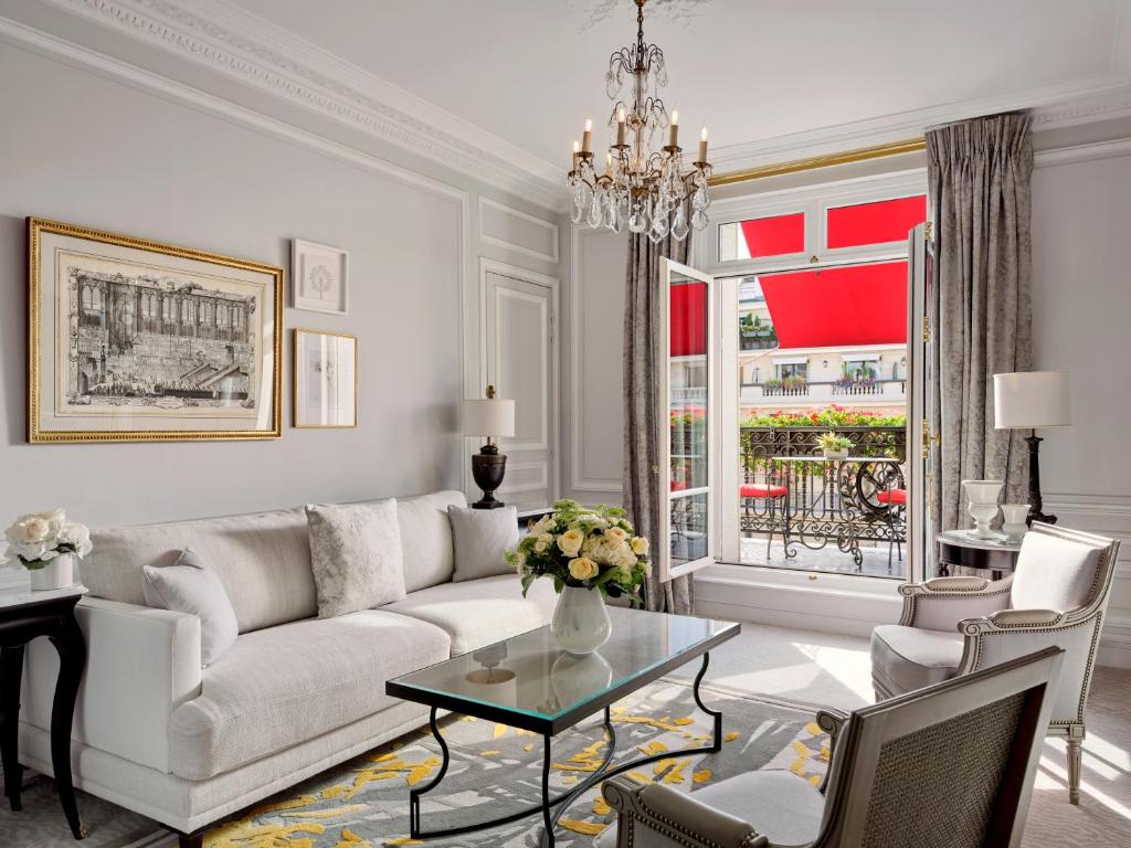 Posezení v ubytování Hôtel Plaza Athénée - Dorchester Collection