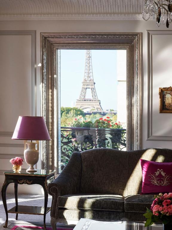 Posezení v ubytování Hôtel Plaza Athénée - Dorchester Collection
