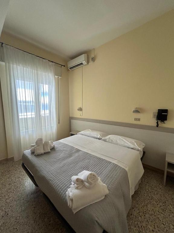 Postel nebo postele na pokoji v ubytování Hotel Ines