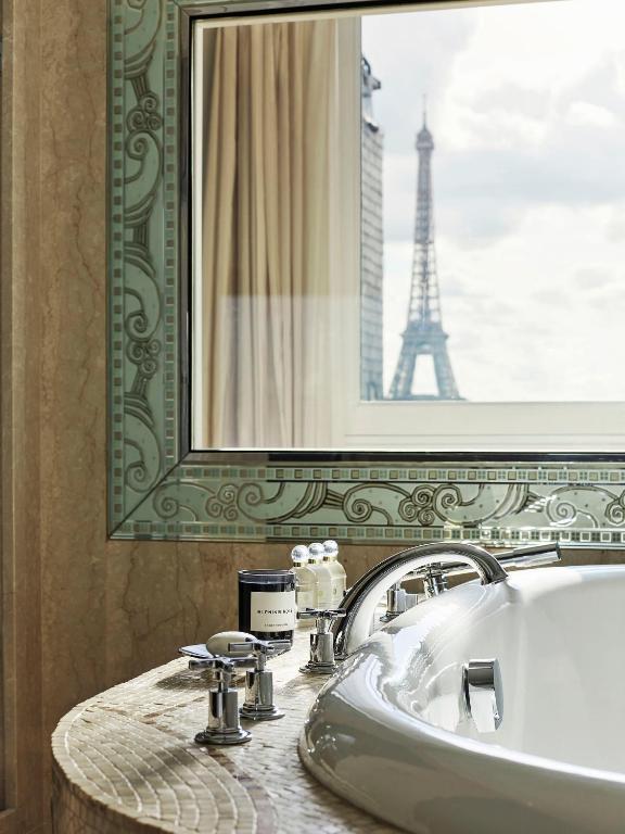 Hôtel Plaza Athénée - Dorchester Collection - Resim 19