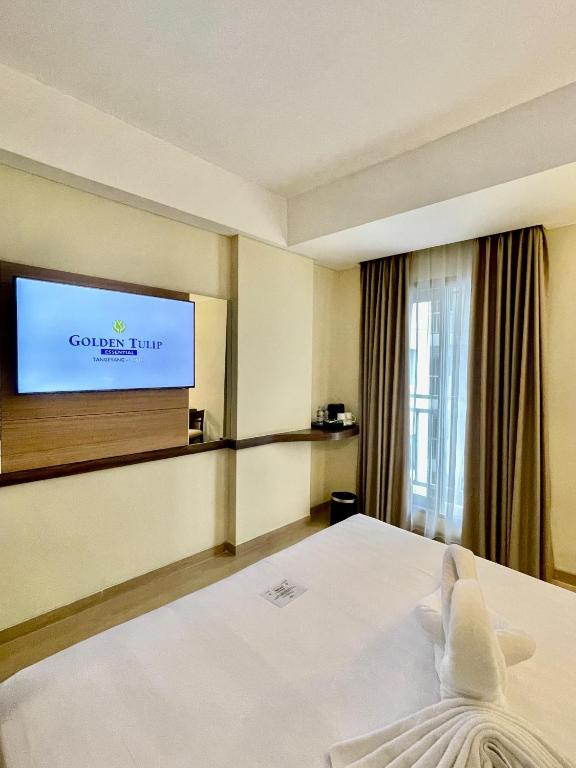 Postel nebo postele na pokoji v ubytování Golden Tulip Essential Tangerang