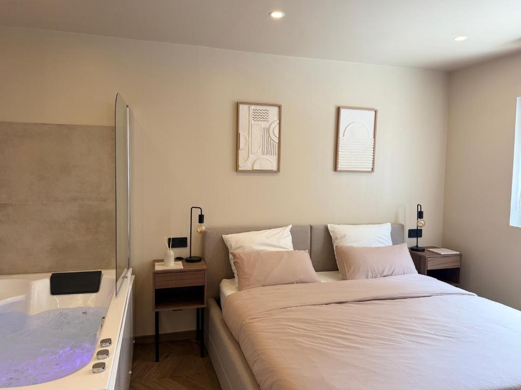 a bedroom with a bed and a bath tub at Villa Effet Mer in Carry-le-Rouet