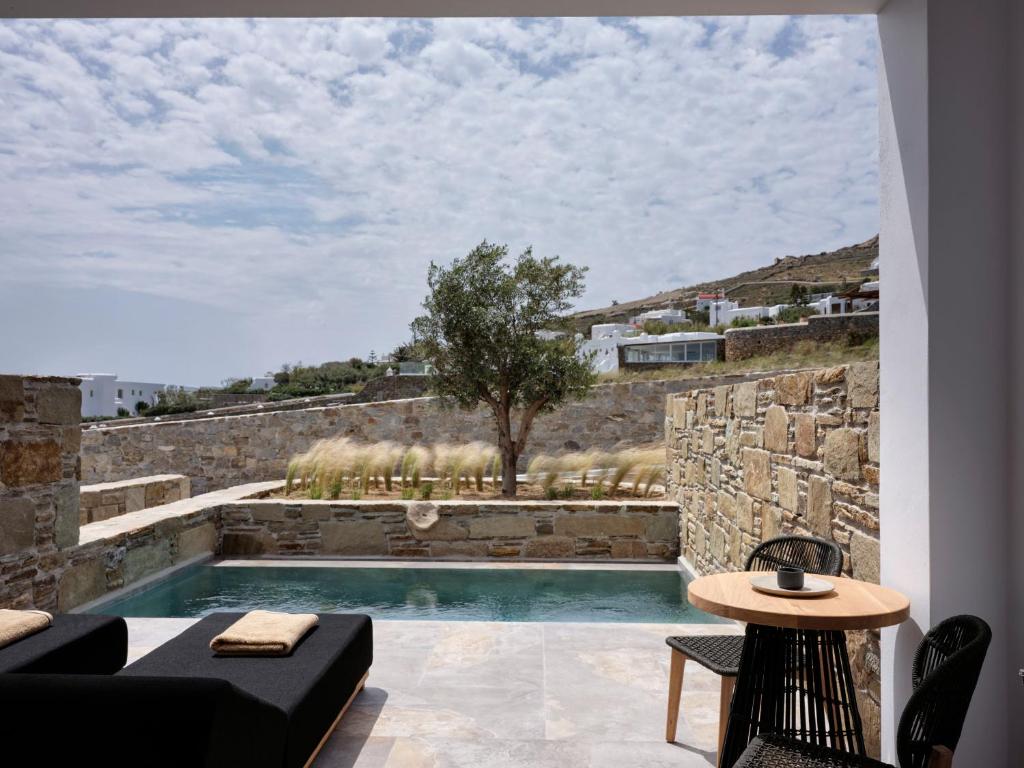 Bazén v ubytování Kalea Mykonos nebo v jeho okolí