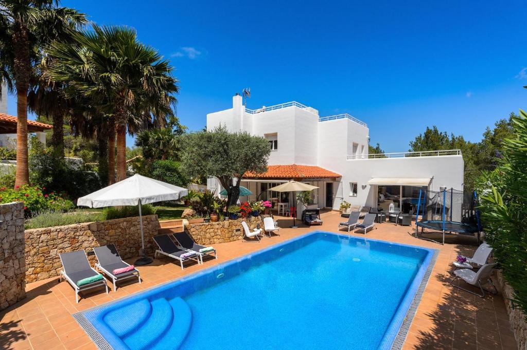 Bazén v ubytování Villa Blanca Santa Eulalia nebo v jeho okolí