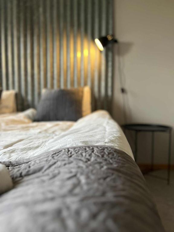 Postel nebo postele na pokoji v ubytování Målkullorna Hostel