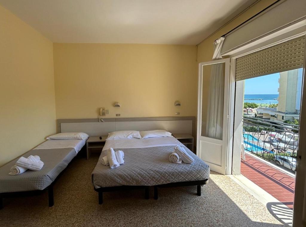 Postel nebo postele na pokoji v ubytování Hotel Ines