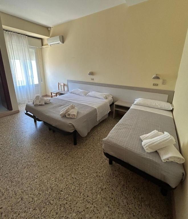 Postel nebo postele na pokoji v ubytování Hotel Ines