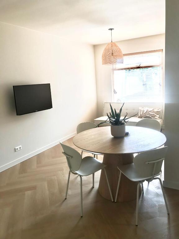 TV a/nebo společenská místnost v ubytování Salty Breeze