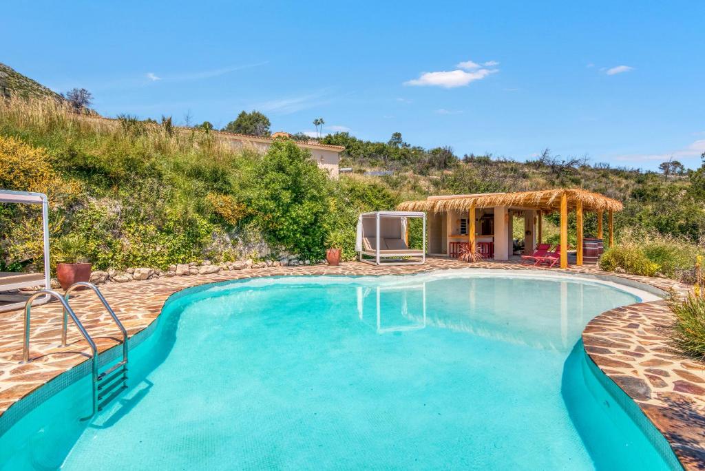 a swimming pool in a yard with a house at Casa Rural La Ruta Naranja in Adsubia