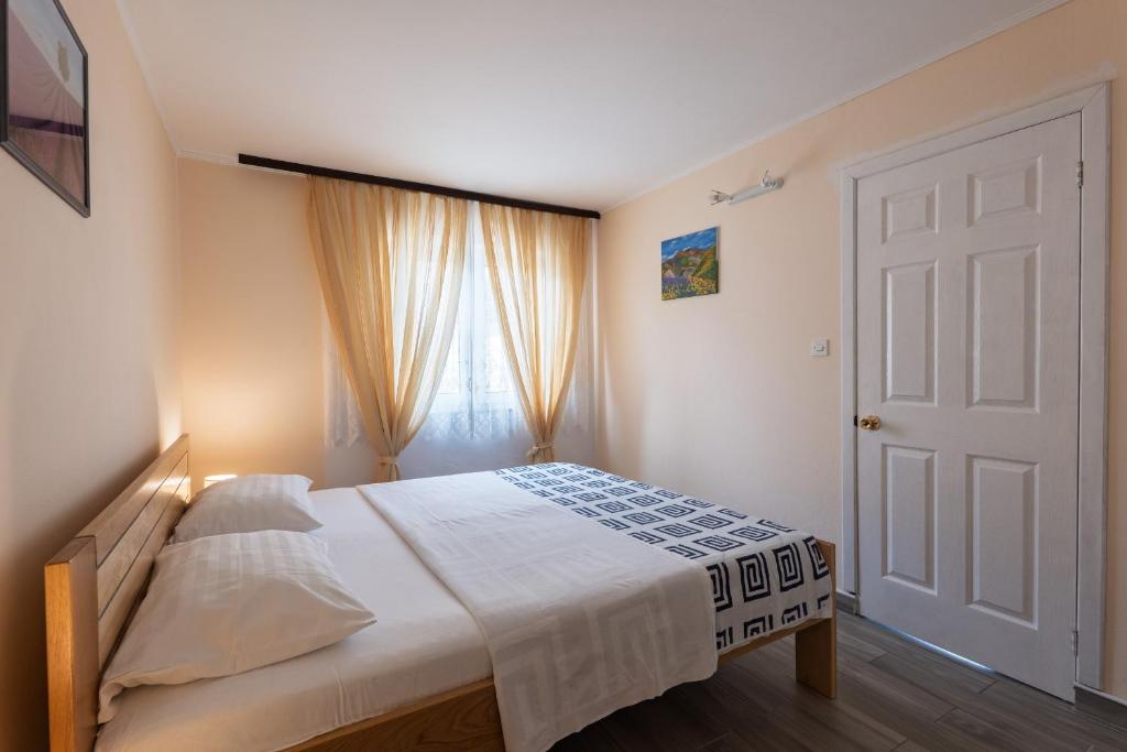 Postel nebo postele na pokoji v ubytování Apartments Kulji