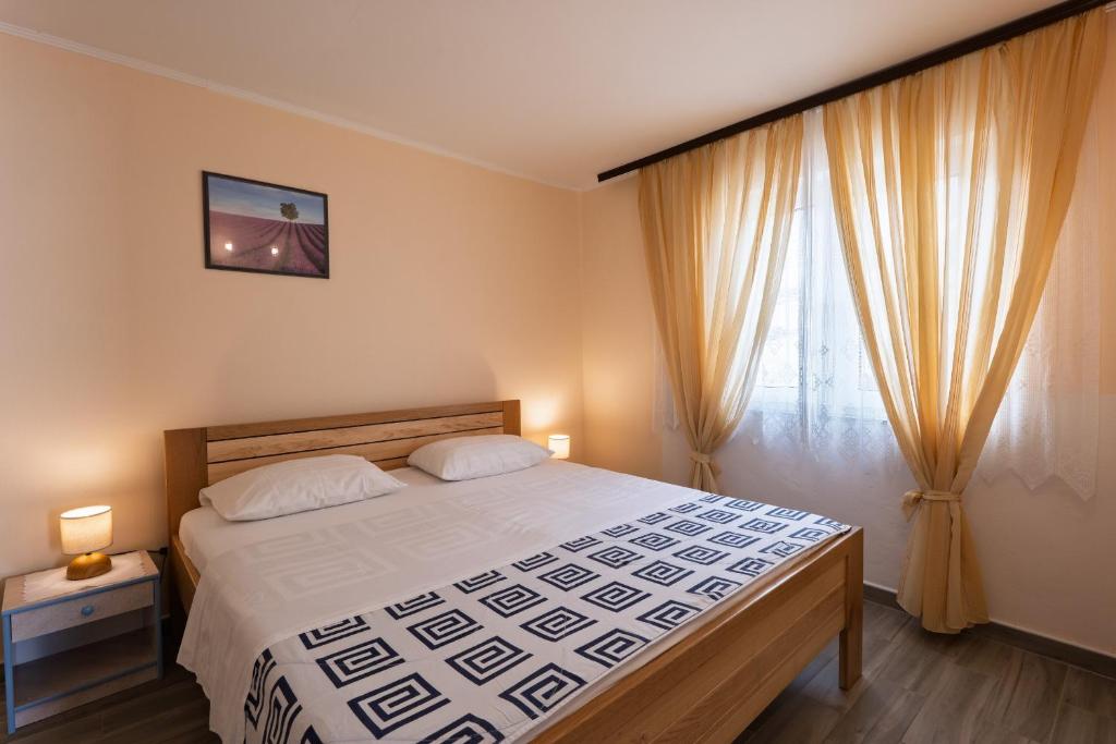 Postel nebo postele na pokoji v ubytování Apartments Kulji