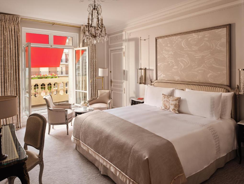Deluxe Room, avenue Montaigne view 