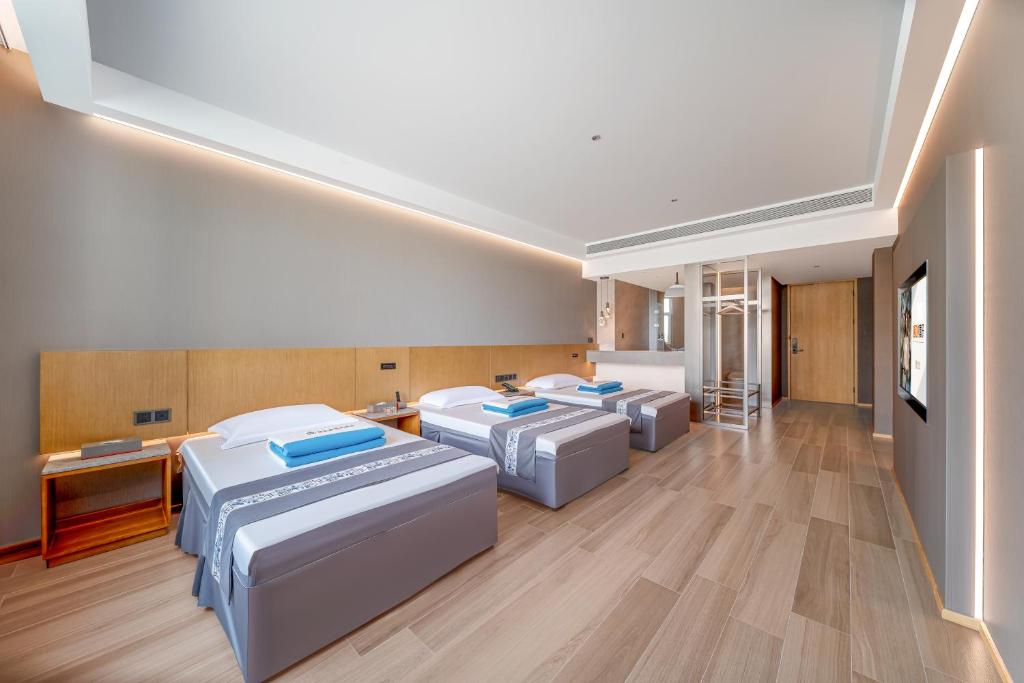 Postel nebo postele na pokoji v ubytování Ronghuitong SSAW Hotel