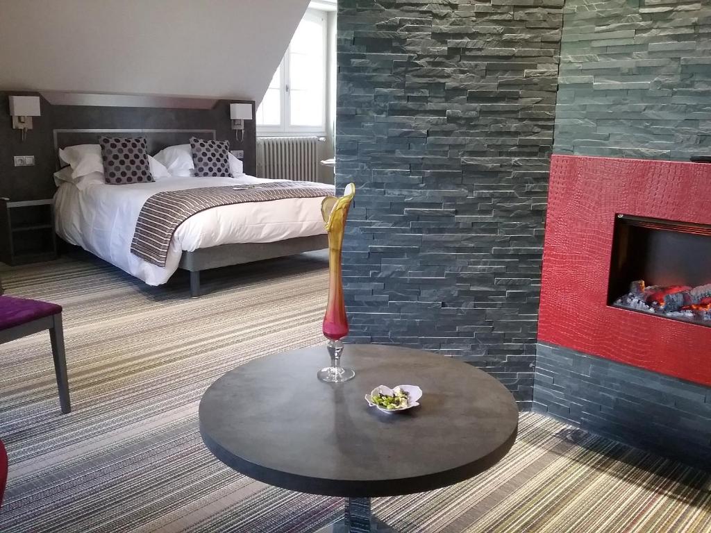 Postel nebo postele na pokoji v ubytování Le Bailliage Hôtel & Spa