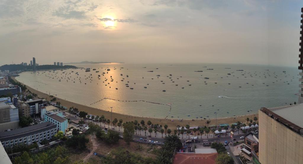 Pattaya Beach View Talay 6 by AEGEAN Suite Condo - Resim 11