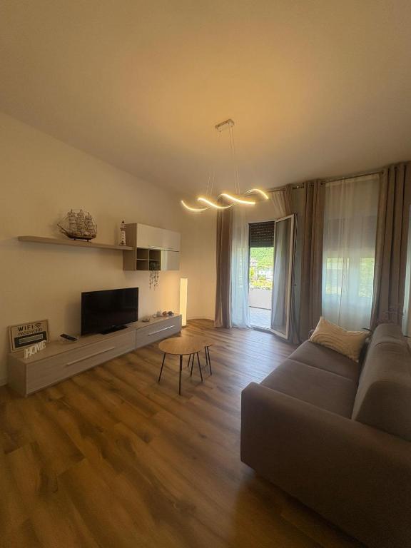 Televízia a/alebo spoločenská miestnosť v ubytovaní Valley House