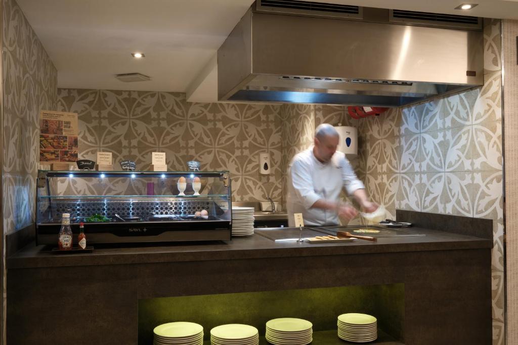 Catalonia Park Güell - Resim 24