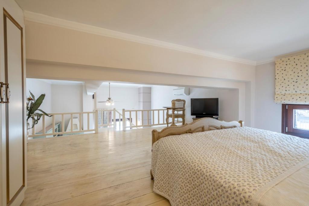Postel nebo postele na pokoji v ubytování Giogarakis Suites