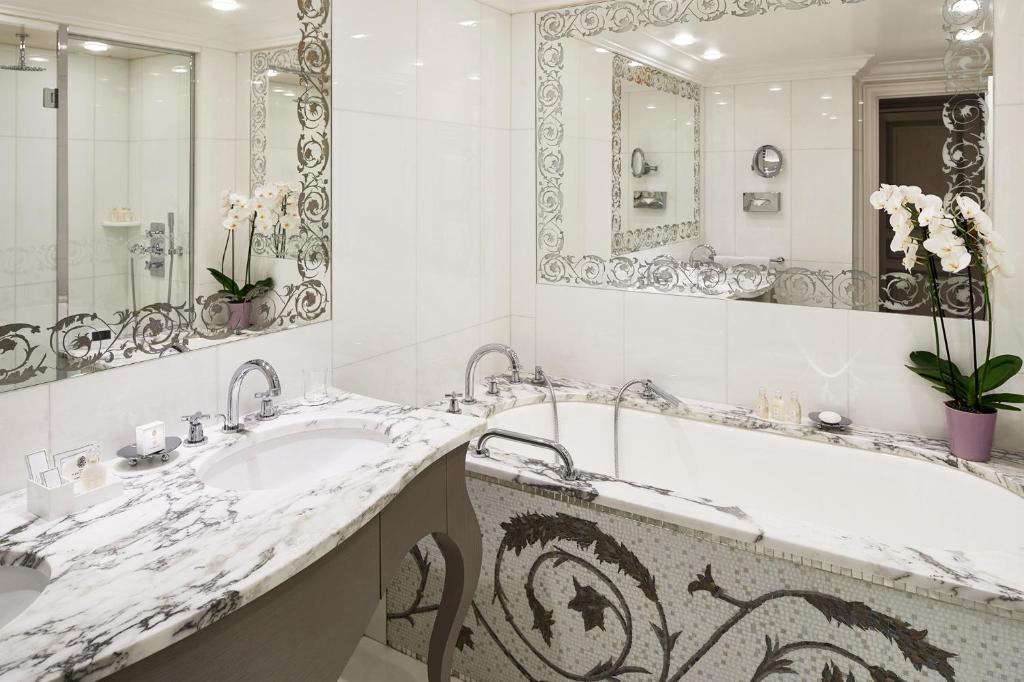 Hôtel Plaza Athénée - Dorchester Collection - 7