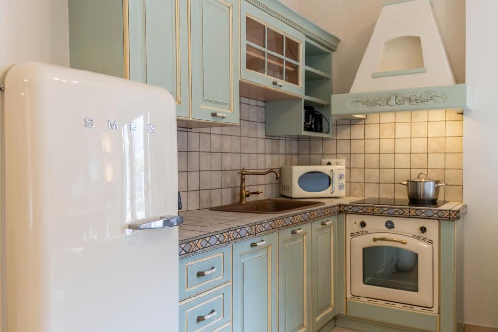 Kuchyň nebo kuchyňský kout v ubytování Giogarakis Suites
