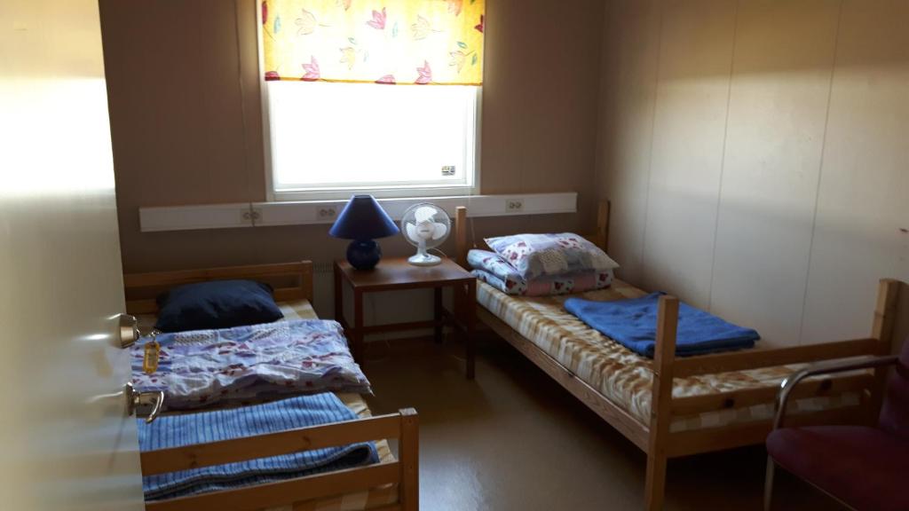 Postel nebo postele na pokoji v ubytování Täljebo Vandrarhem, Sundsbrovägen 1, Söderhamn