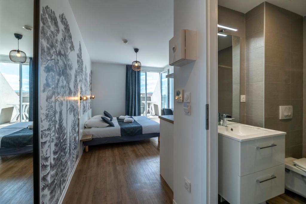 Postel nebo postele na pokoji v ubytování Lagrange Apart Hôtel Mulhouse Saint Sauveur