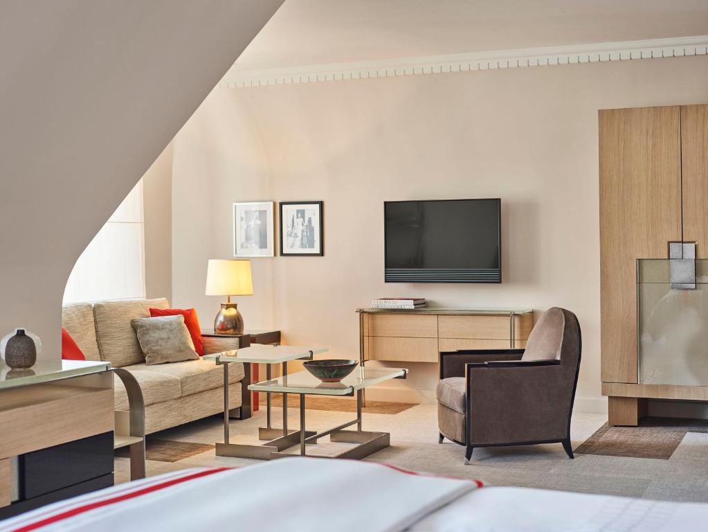 Hôtel Plaza Athénée - Dorchester Collection - 17