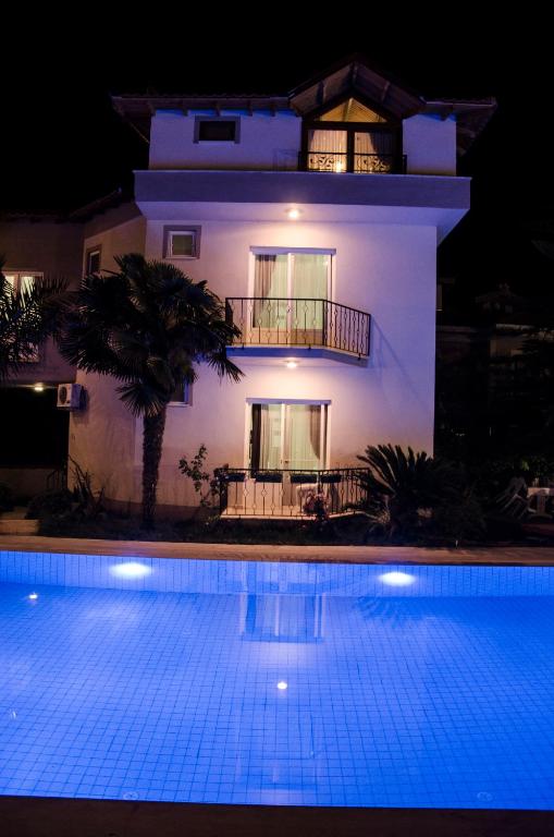 Bazén v ubytování Yaprak Hotel nebo v jeho okolí
