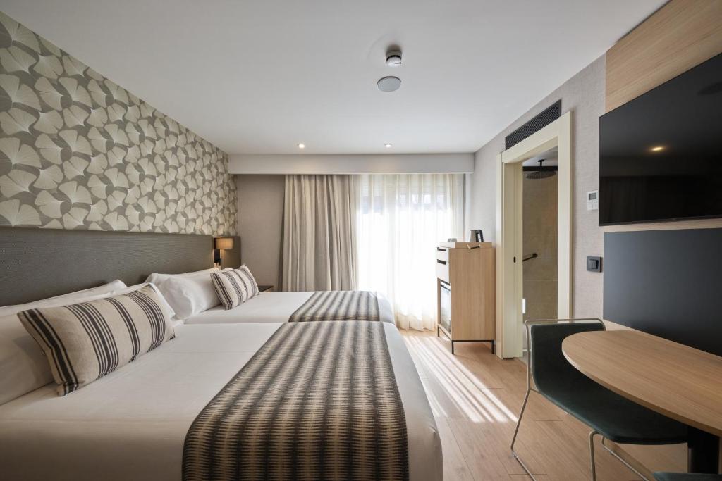 Ένα ή περισσότερα κρεβάτια σε δωμάτιο στο Catalonia Park Güell