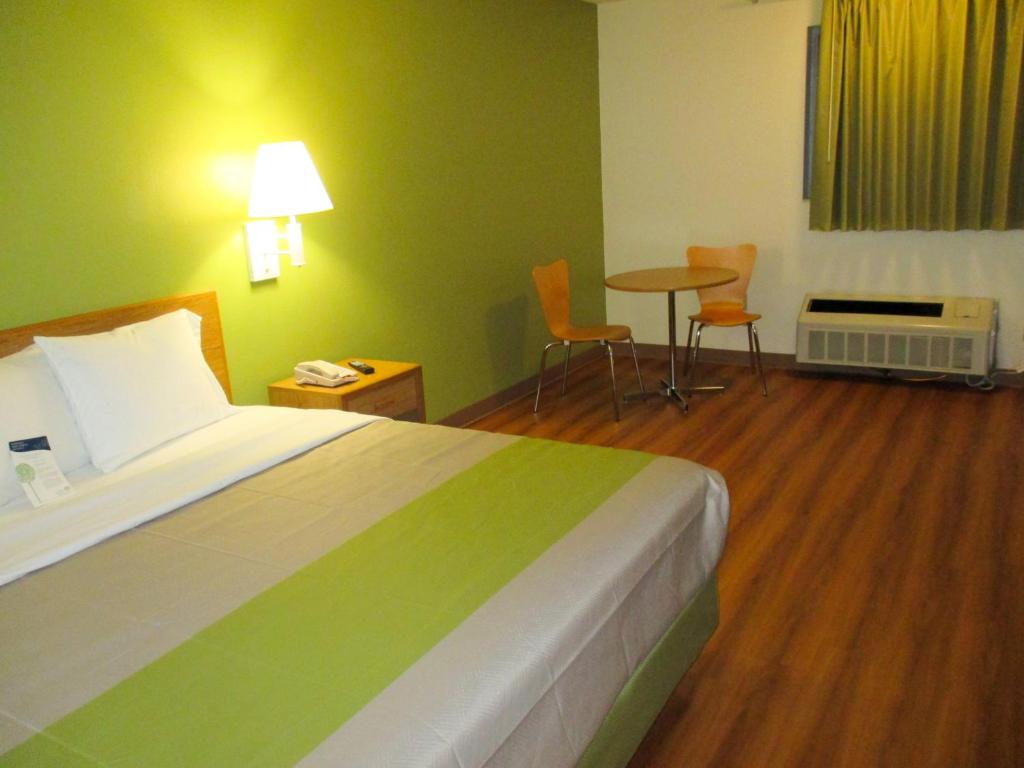 Postel nebo postele na pokoji v ubytování Motel 6-Drums