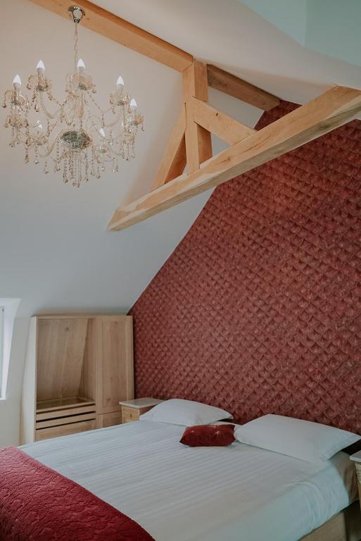 Postel nebo postele na pokoji v ubytování The Lovelace Residence by Threads of Time Hotel Bruges