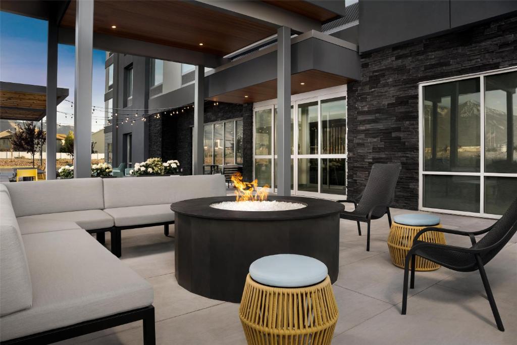 Posezení v ubytování Home2 Suites By Hilton Tooele