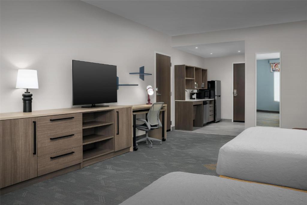 TV a/nebo společenská místnost v ubytování Home2 Suites By Hilton Tooele