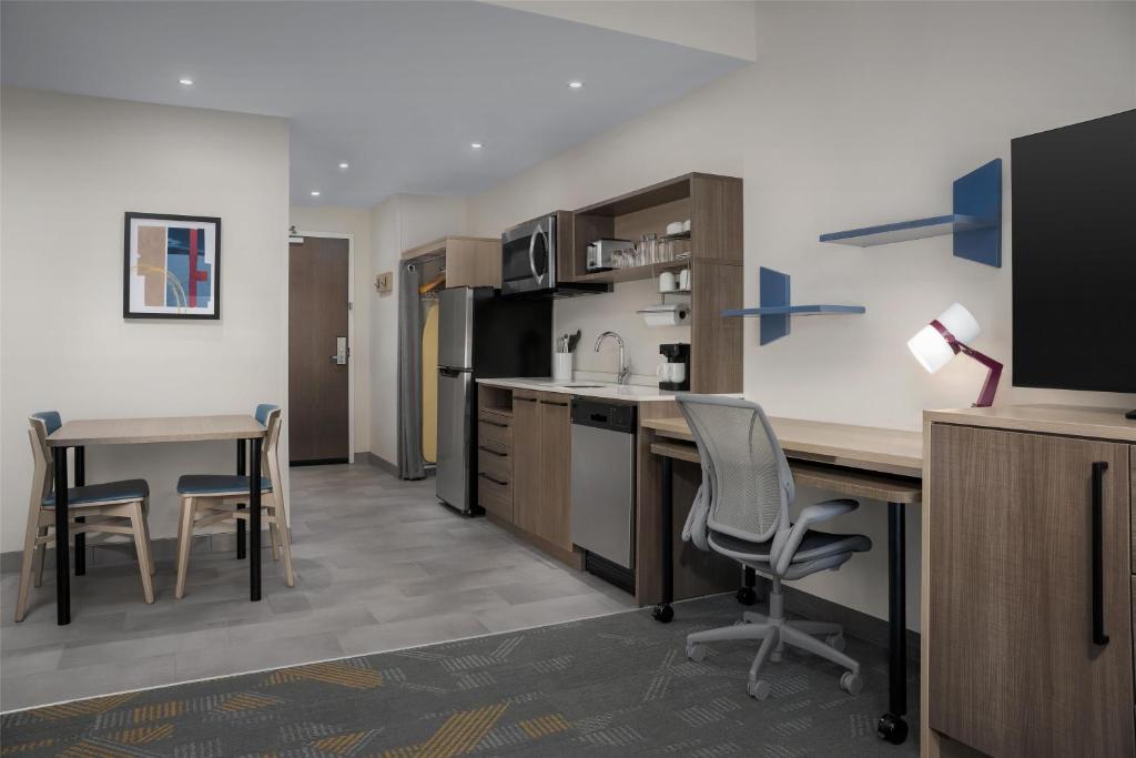 Kuchyň nebo kuchyňský kout v ubytování Home2 Suites By Hilton Tooele