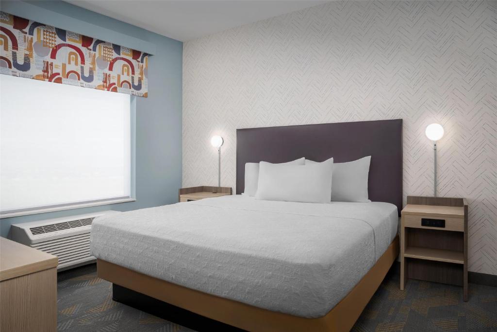 Postel nebo postele na pokoji v ubytování Home2 Suites By Hilton Tooele