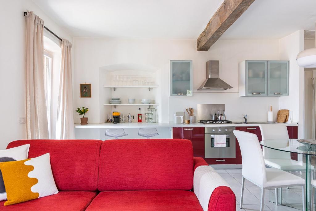 Køkken eller tekøkken på Lake View Terrace Apartment by Rent All Como