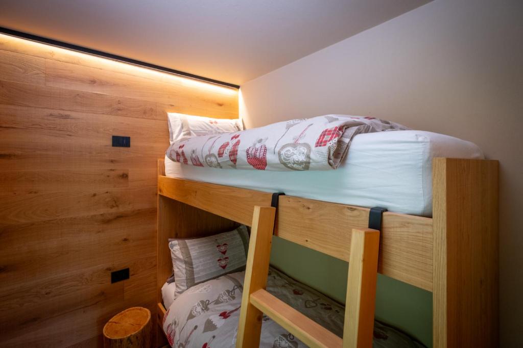 Postel nebo postele na pokoji v ubytování Comfort Apartment Dimaro by Varental