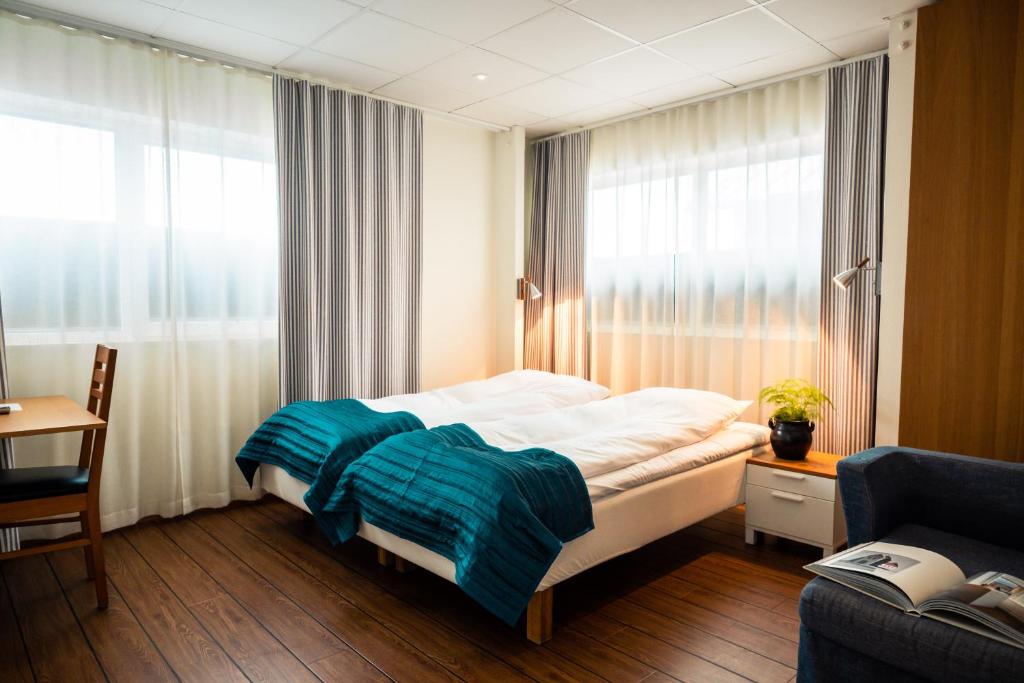 Postel nebo postele na pokoji v ubytování Fridas Hotell