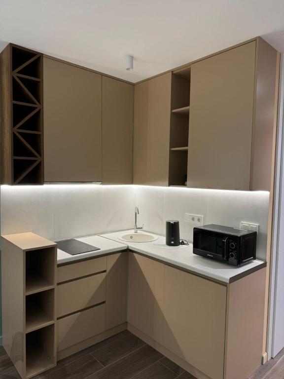 فضای داخلی Cozy Apartment with Balcony and Sea View در باتومی - تصویر ۳