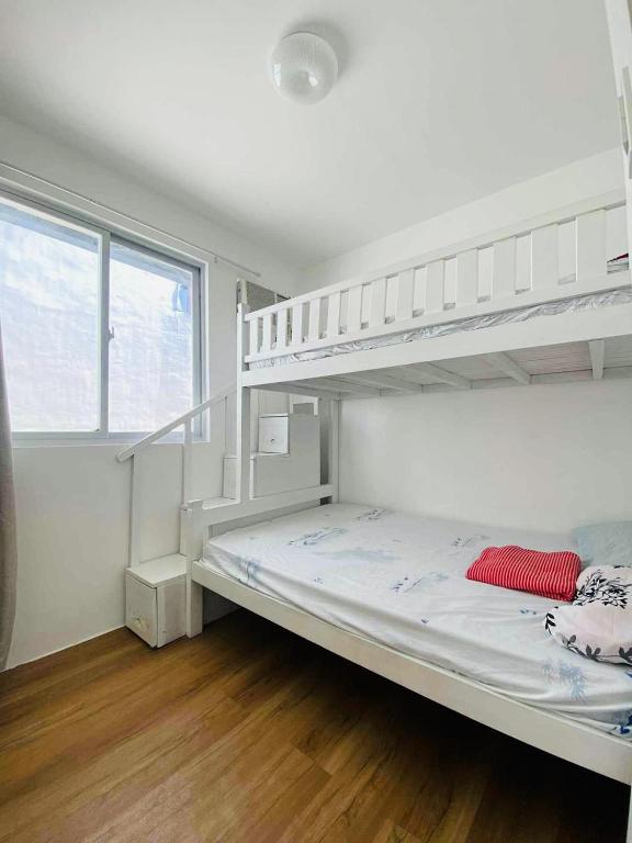 Postel nebo postele na pokoji v ubytování Diamond Heights Daffodil Davao