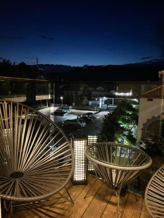 Nespecifikovaný výhled na hory nebo výhled na hory při pohledu z hotelu