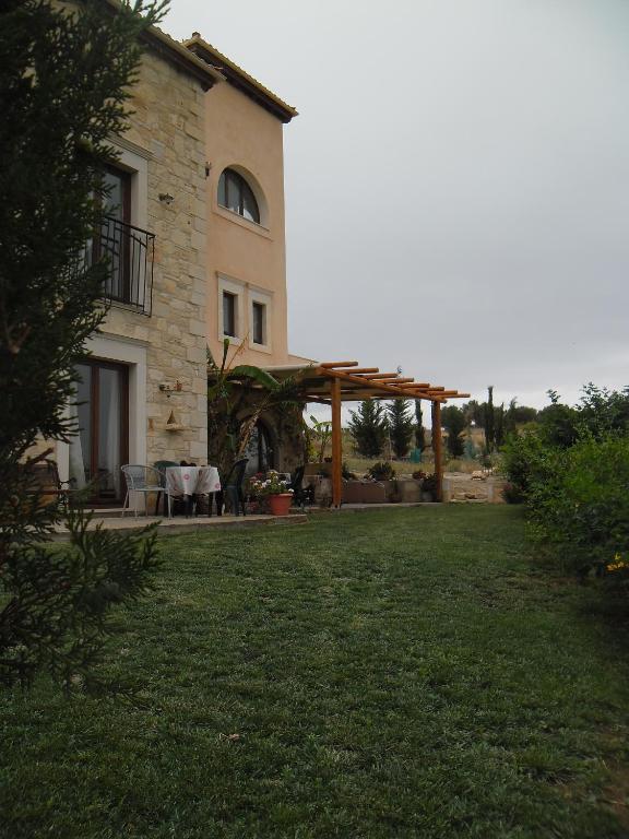 Vonkajšia záhrada v ubytovaní Kritamos Villa & Apartments