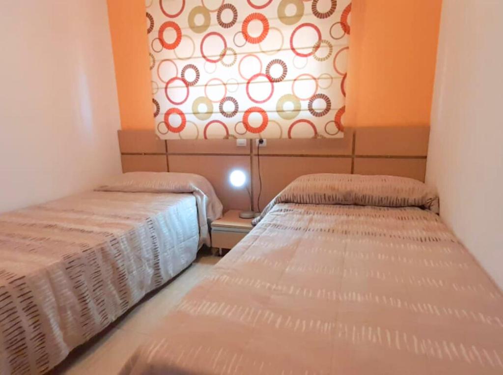Postel nebo postele na pokoji v ubytování Playa Coral II 3 Nº 1054